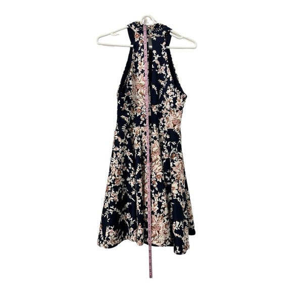B. Darlin Floral. Halter Style Dress. Jrs. Medium. Excellent Condition - Picture 10 of 14